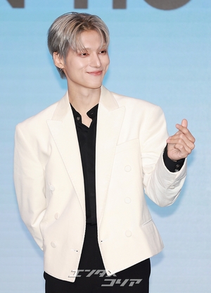  【フォト】ATEEZウヨン　純白のプリンス