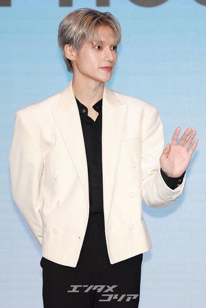  【フォト】ATEEZウヨン　純白のプリンス