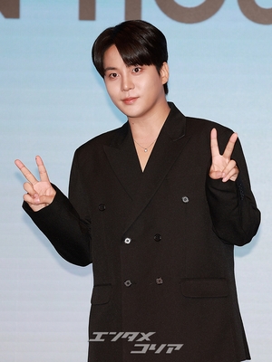 【フォト】 ATEEZジョンホ　ダンディーなフォトタイム