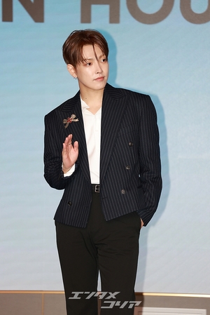  【フォト】ATEEZホンジュン　完ぺきスーツ姿