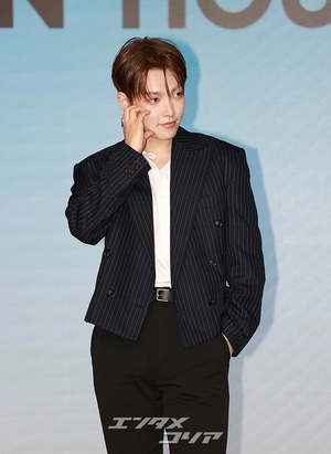  【フォト】ATEEZホンジュン　完ぺきスーツ姿