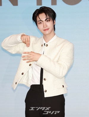 【フォト】ATEEZソンファ　キュートな犬耳ポーズ