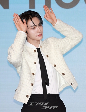 【フォト】ATEEZソンファ　キュートな犬耳ポーズ