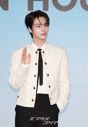 【フォト】ATEEZソンファ　キュートな犬耳ポーズ