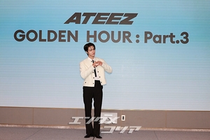 【フォト】ATEEZソンファ　キュートな犬耳ポーズ