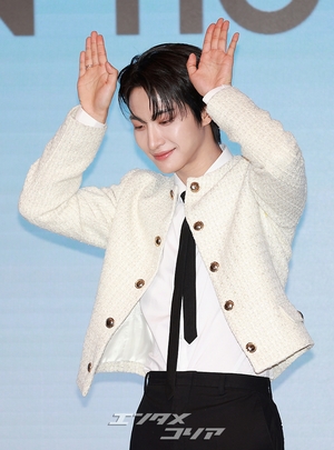 【フォト】ATEEZソンファ　キュートな犬耳ポーズ