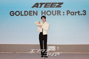 【フォト】ATEEZソンファ　キュートな犬耳ポーズ