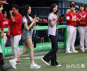 【フォト】Hearts2Heartsジウ＆イアンが始球式　／ソウル