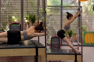 甲状腺がん克服パク・ソダム 超スレンダー「ピラティスの女神」背筋に視線