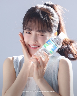 パク・ボヨン、本当にオフショット? 清楚な女神のさわやかなウインク