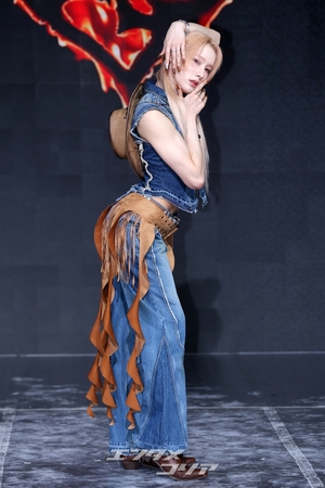 【フォト】K-POP初のジェンダーレスグループXLOV、華麗に音楽活動