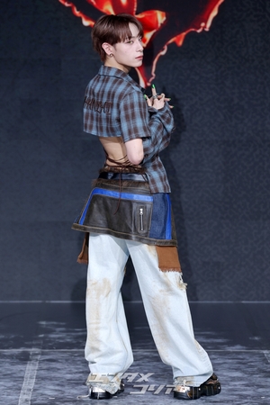 【フォト】K-POP初のジェンダーレスグループXLOV、華麗に音楽活動