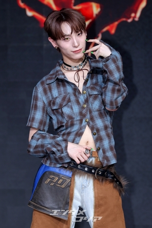 【フォト】K-POP初のジェンダーレスグループXLOV、華麗に音楽活動