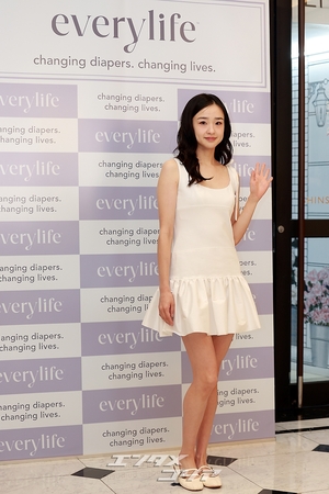 【フォト】孫延在、出産後初めて公の場に…相変わらず清純なビジュアル