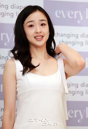 【フォト】孫延在、出産後初めて公の場に…相変わらず清純なビジュアル