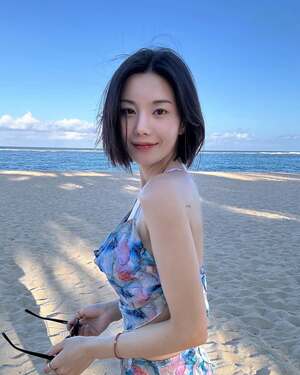 元IZ*ONEクォン・ウンビ ビキニ着てキラキラ・ビジュアルinバリ