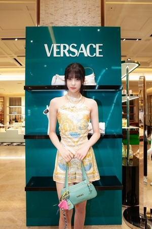 【フォト】iznaココ 日本を魅了するラグジュアリーな美しさ…「ヴェルサーチ」イベント出席