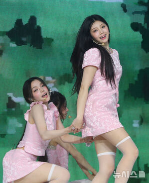 【フォト】ILLIT、魅力的なステージ