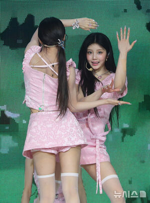 【フォト】ILLIT、魅力的なステージ