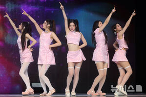 【フォト】ILLIT、魅力的なステージ