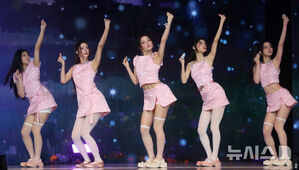 【フォト】ILLIT、魅力的なステージ