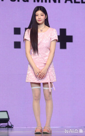 【フォト】ピンクの衣装を身にまとったILLIT「3rdミニアルバムで戻ってきたよ」