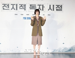 【フォト】華やかなスタイリングが目を引くナナ