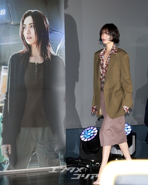 【フォト】華やかなスタイリングが目を引くナナ