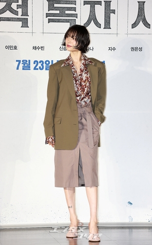 【フォト】華やかなスタイリングが目を引くナナ