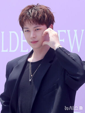 【フォト】ユク・ソンジェ、女心を刺激する「ほっぺハート」