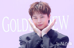 【フォト】ユク・ソンジェ、女心を刺激する「ほっぺハート」