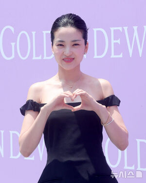 【フォト】黒をまとったキム・テリ、宝石より輝く瞬間