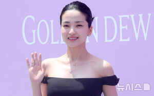 【フォト】黒をまとったキム・テリ、宝石より輝く瞬間