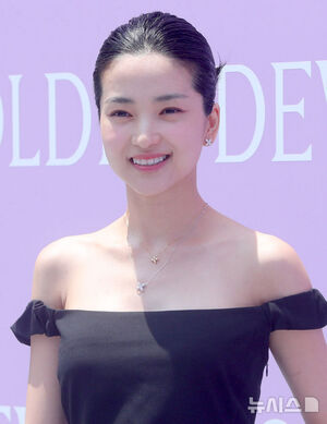 【フォト】黒をまとったキム・テリ、宝石より輝く瞬間