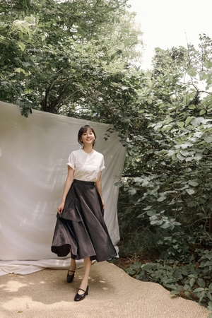 【フォト】一児の母ユン・スンア、「SJSJ」の広告写真で清純ビジュアル披露