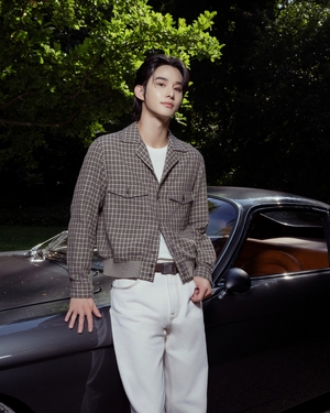 【フォト】Tod’sのアンバサダー務めるNCTジョンウ、高級感があって洗練された装い