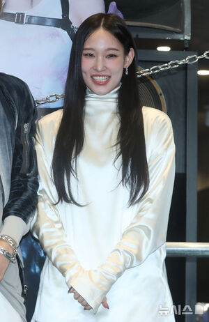 【フォト】「新世界会長の娘」アニーがアイドルデビュー…シック＆セクシーで別格の雰囲気