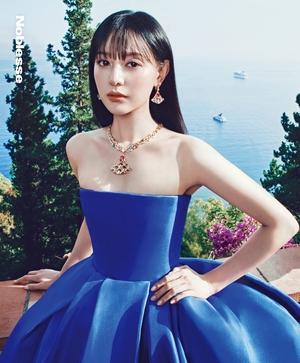 キム・ジウォン、グラビアで「BVLGARI」のアイテム身に着け輝く女王の姿
