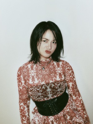 パク・ナレ、14キロ減量してほっそりウエスト…カリスマあふれるプロフィール写真公開