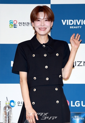 【フォト】「美しい女性お笑いタレント」チャン・ドヨン登場