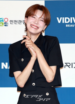 【フォト】「美しい女性お笑いタレント」チャン・ドヨン登場