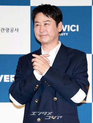 【フォト】クァク・ジュンビン、シン・ドンヨプのほっぺにキス