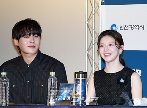 【フォト】『ムービング』で共演のイ・ジョンハ＆コ・ユンジョン、うれしい再会