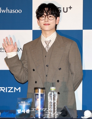 【フォト】イム・シワン、メガネ姿が知的