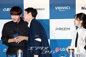 【フォト】イ・ジョンハ＆パク・ボヨン、ファン愛あふれるハートのポーズ