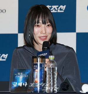 【フォト】ポーズを取る前年の受賞者たち＝青龍シリーズ・アワード