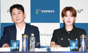 【フォト】ポーズを取る前年の受賞者たち＝青龍シリーズ・アワード