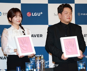 【フォト】ポーズを取る前年の受賞者たち＝青龍シリーズ・アワード