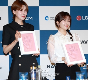 【フォト】ポーズを取る前年の受賞者たち＝青龍シリーズ・アワード