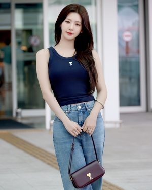 【フォト】i-dleミヨン　「AMI PARIS」メンズ・ファッション・ウィーク出席のため出国